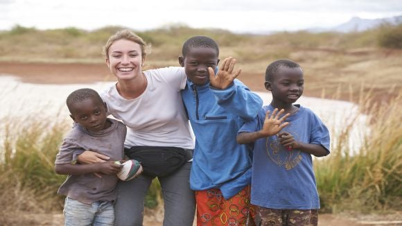 myriam Gil Grupo Ronert Walters con niños en kenia myriam Gil Grupo Ronert Walters con niños en kenia
