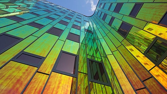 fachada de edificio moderno verde y amarillo