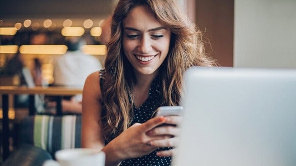 mujer con tablet mujer con tablet