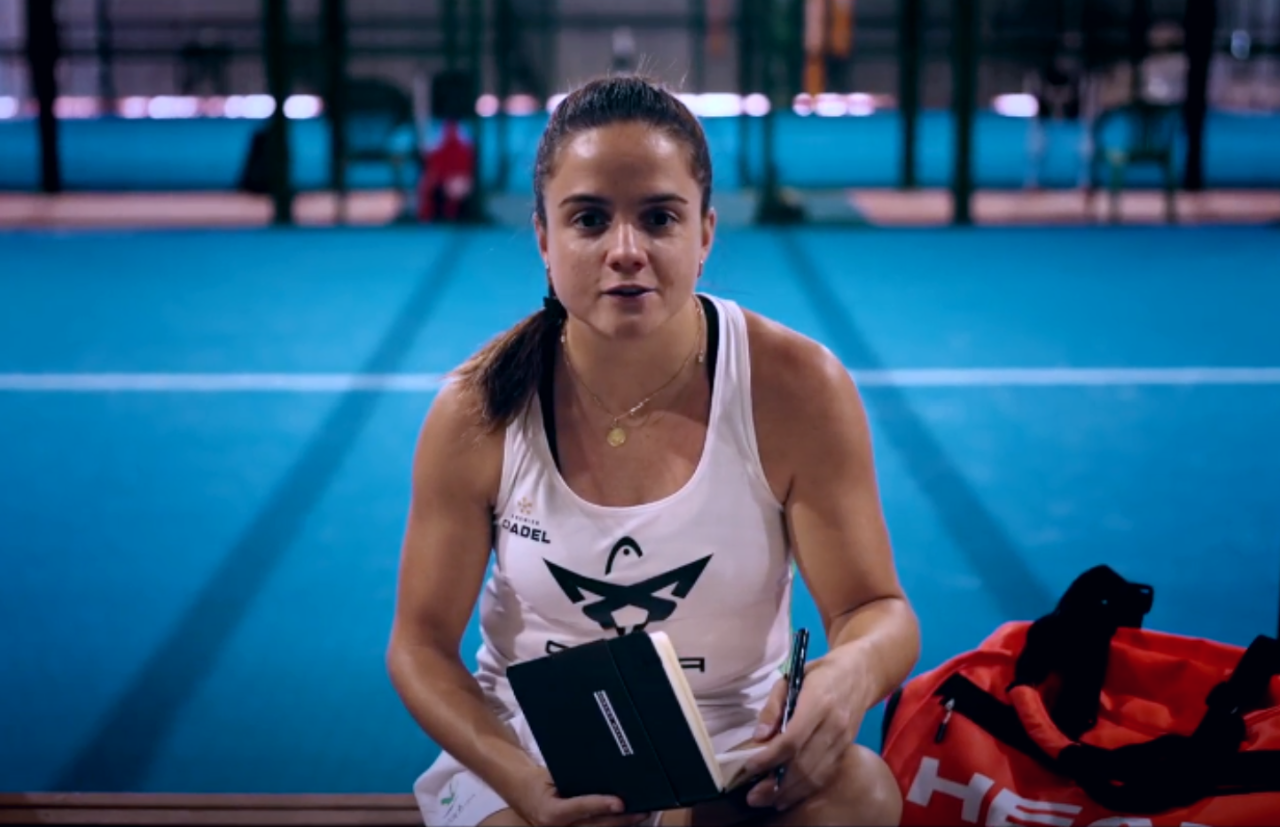 Paula Josemaría padel player