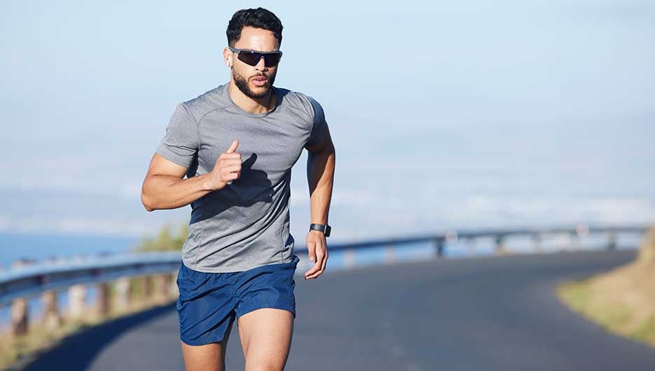 ES-16b-man-jogging-935x530.jpg